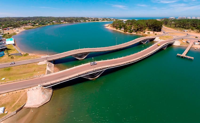 🌉🌊 El Puente de La Barra: la montaña rusa del Este uruguayo - Inmobiliaria de Punta del Este - PROPIEDADESUY - PROPIEDADESUY - Punta del Este